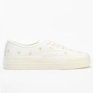 NWT Zara Floral Embroidered Sneakers Sz 8/39